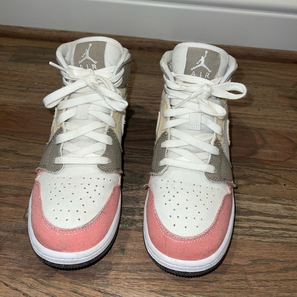 2022 Air Jordan 1 Mid SE GS’ Pastel Grind - Picture 2 of 6